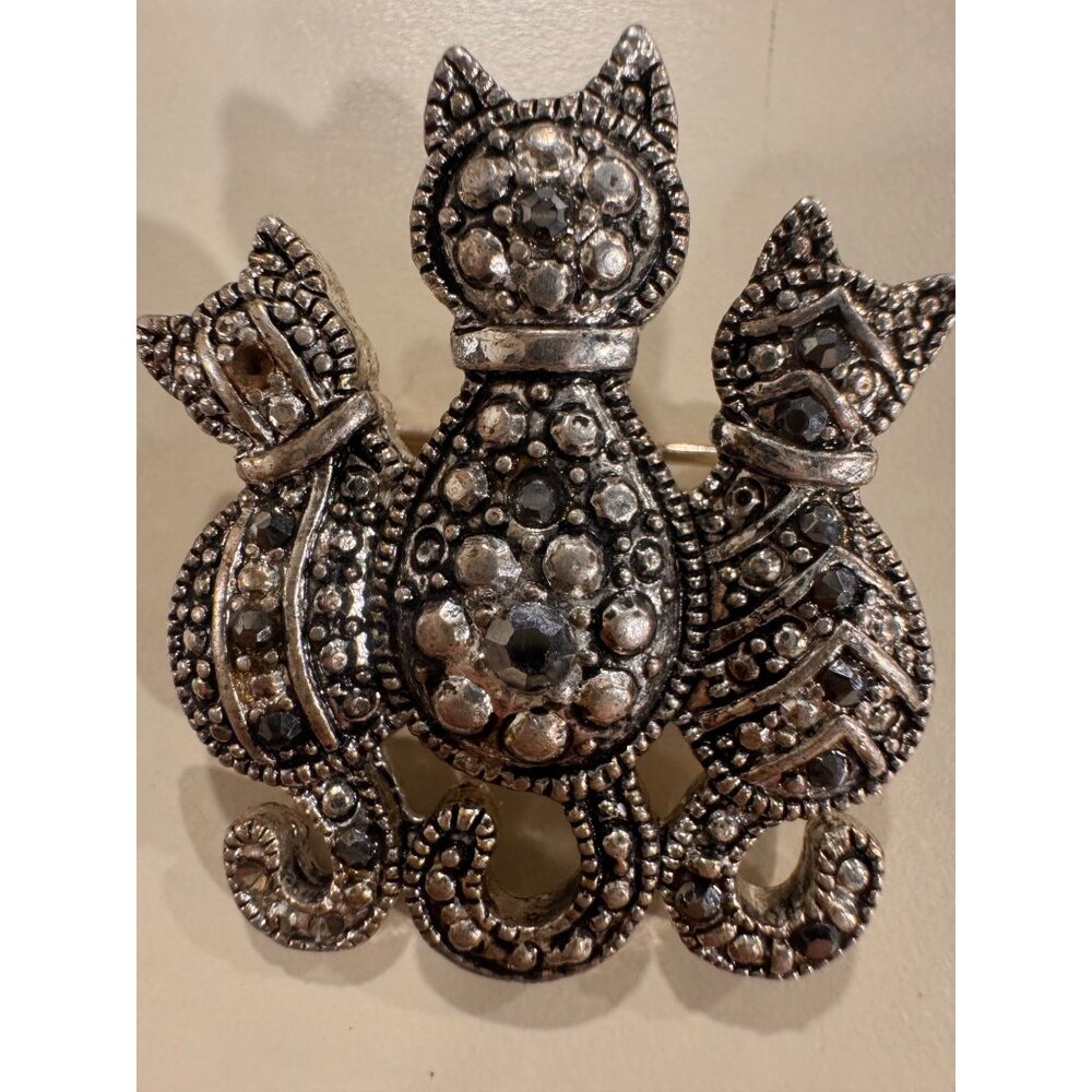 Vintage Cat Trio Brooch With Rhinestone Accents & Silver Tone Metal